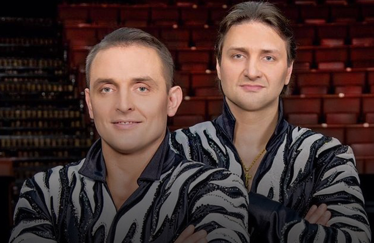 Речь Запашных на фоне трапезничающих львов. Как еще поздравляли владимирских женщин?