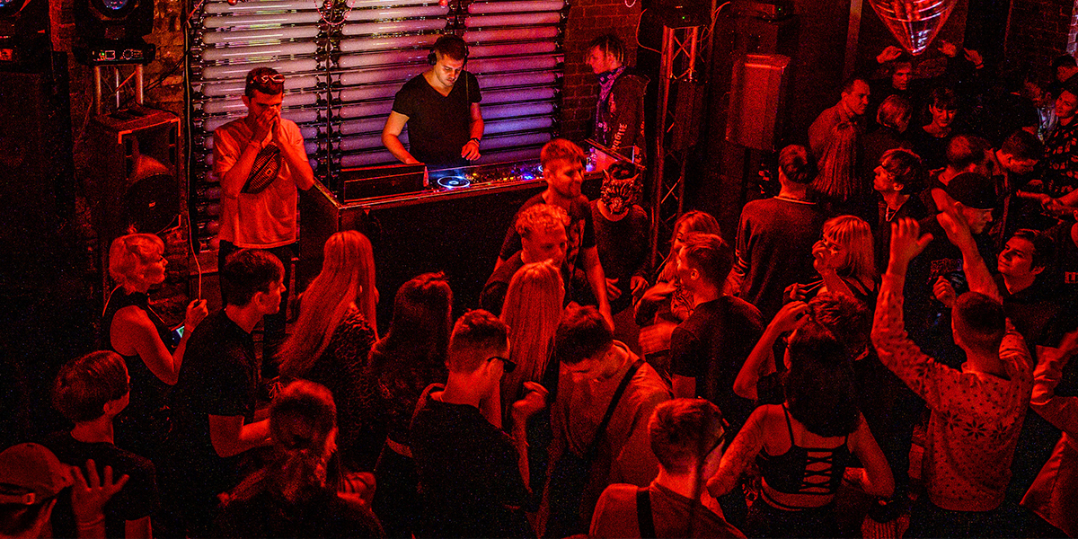 Гипнотический техно-сет. Неоновые танцы январской тусовки от группировки Hexagon