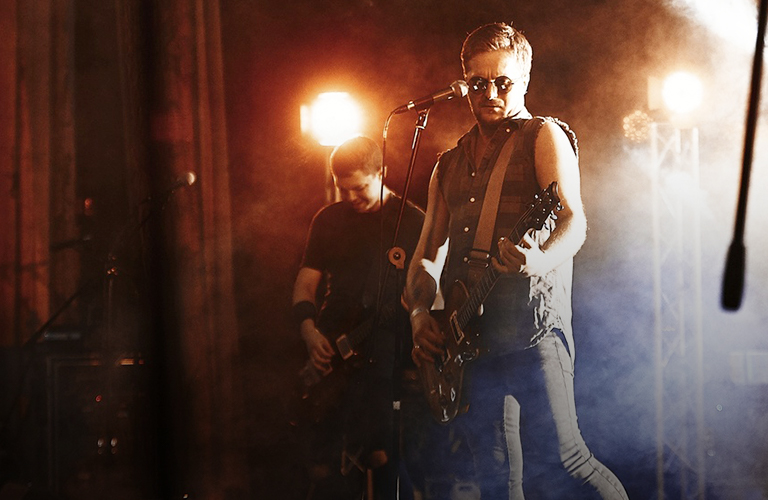 Вызывайте пожарных: бензин как топливо для угасающих чувств от владимирской группы METAMORPHIS