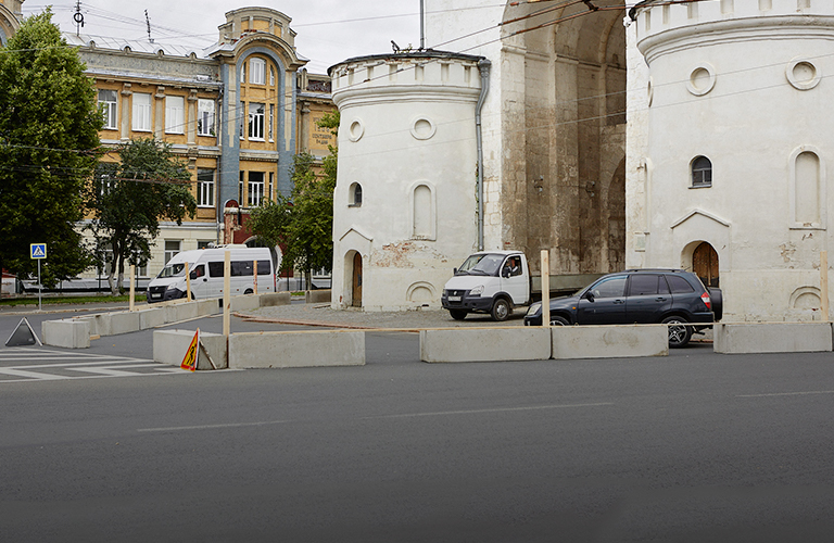Без ограничения движения, но с препятствиями: в городе началась реставрация Золотых ворот