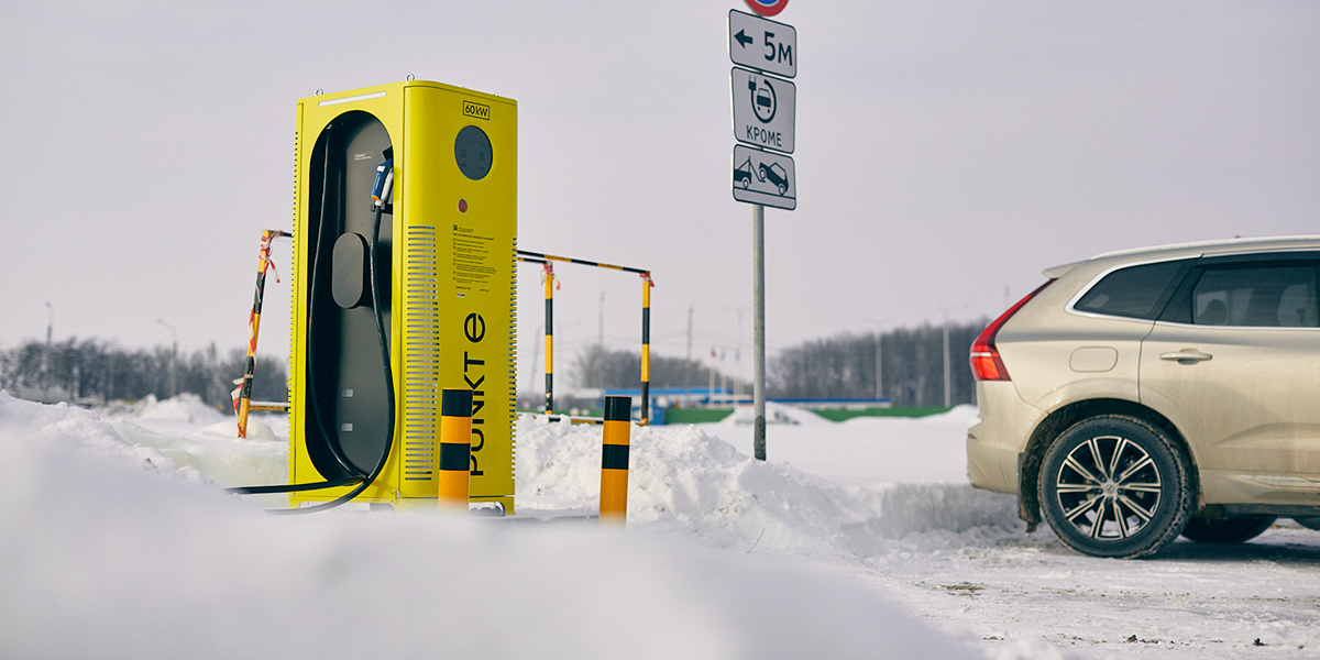 Как бальзам на электродвигатель. Долгожданная станция зарядки для электрокаров открылась у «Глобуса»
