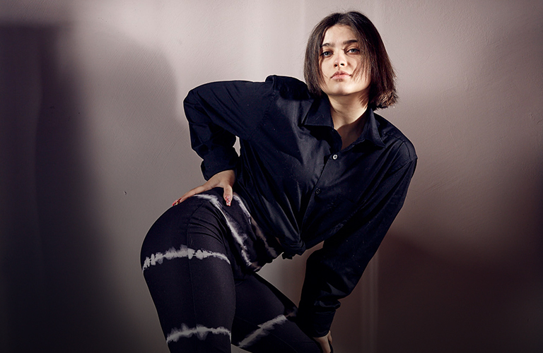 Странные вещи и высокие каблуки экс-участницы «Танцев» на ТНТ