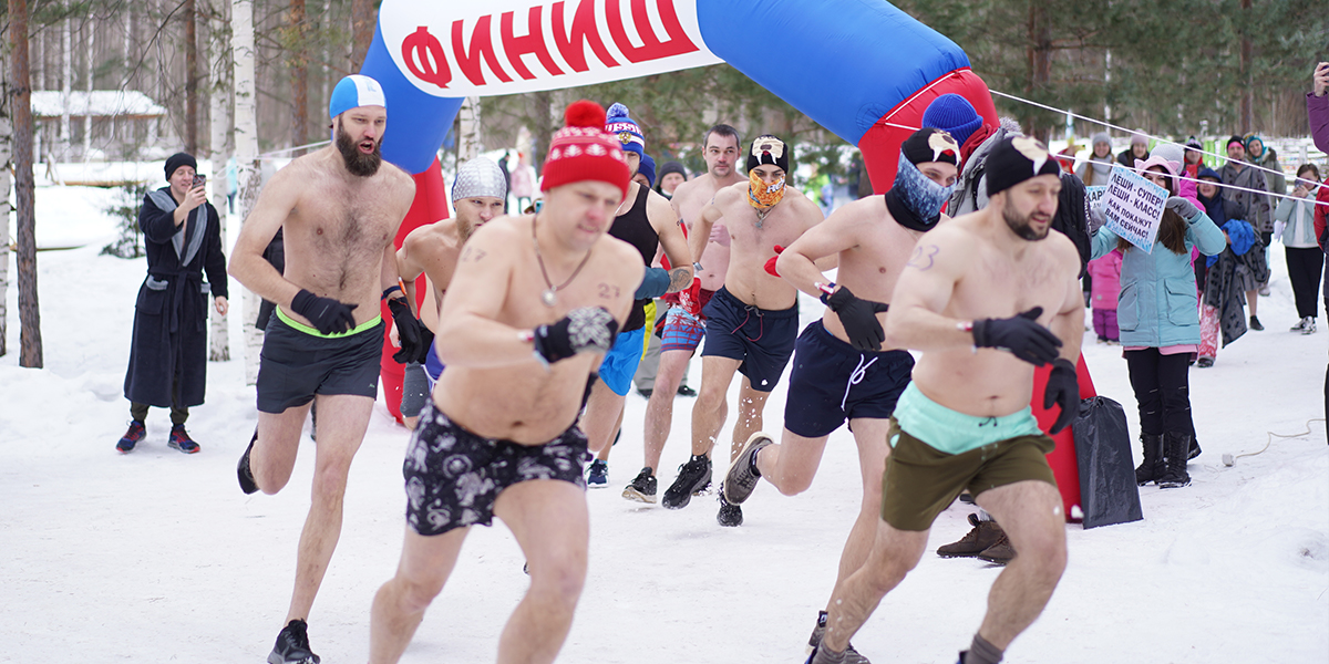 Бег голышом и заплыв в ледяной проруби! Владимирские моржи на криатлоне для самых закаленных