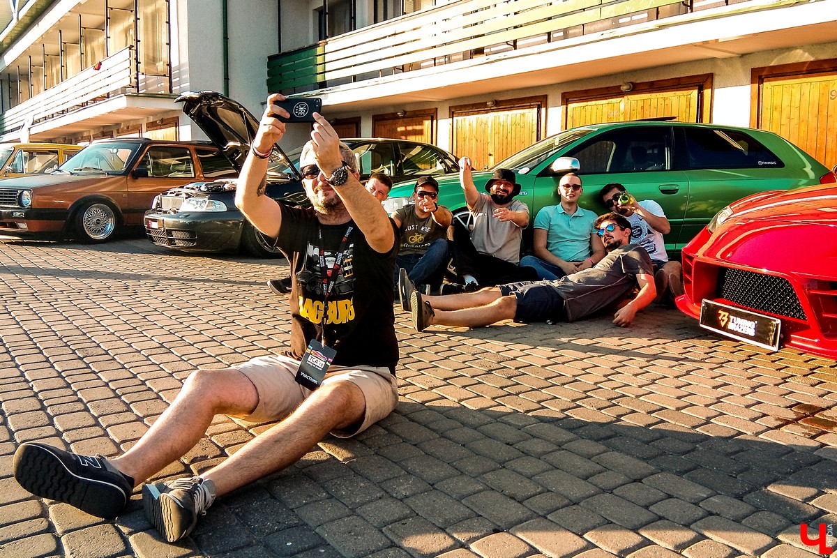 15 и 16 сентября в Суздале прошел фестиваль автомобильного тюнинга Tuning Car Awards. На него съехалось больше 100 машин со всей России