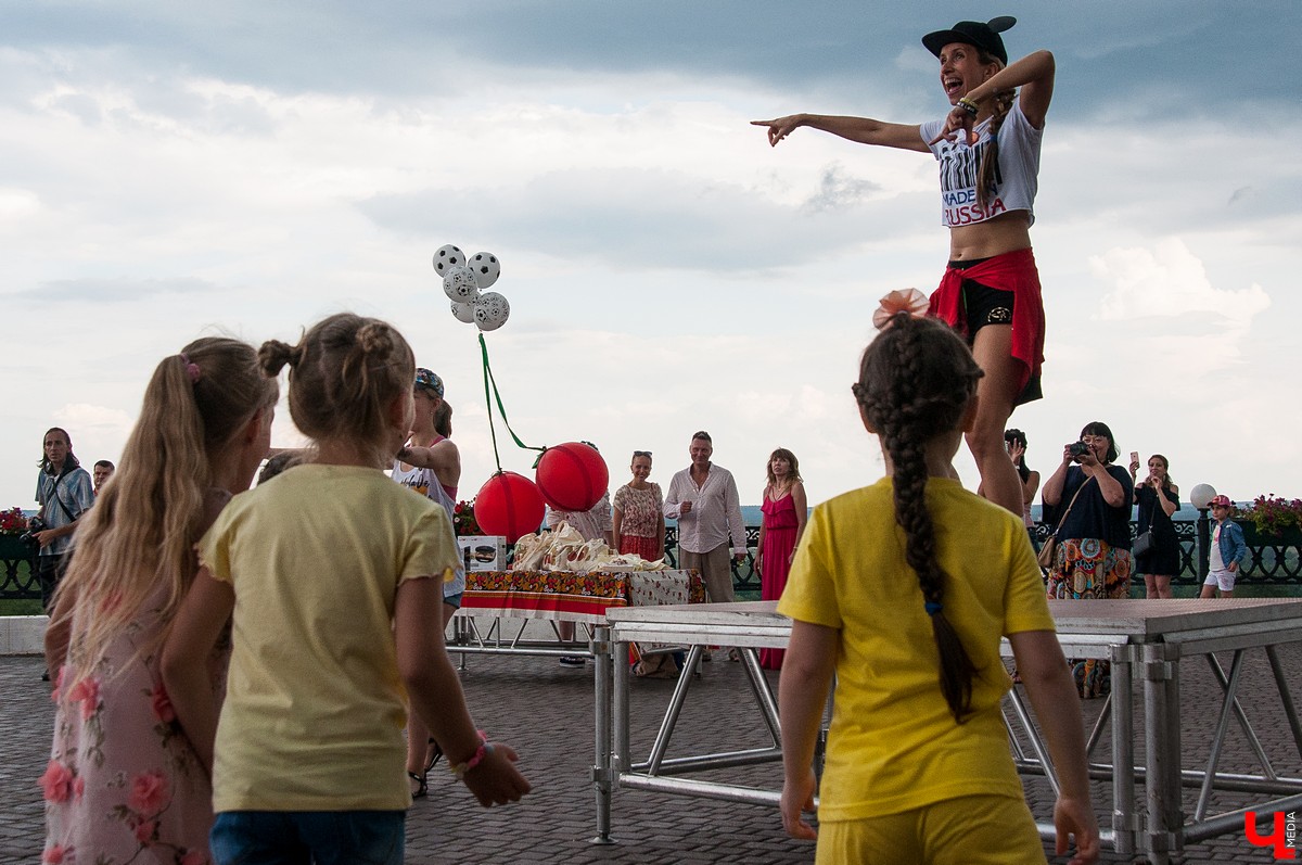 15 июля во Владимире прошел Вишневый спас. В этом году он совпал с окончанием чемпионата мира по футболу, и владимирцы решили отметить это событие по-спортивному