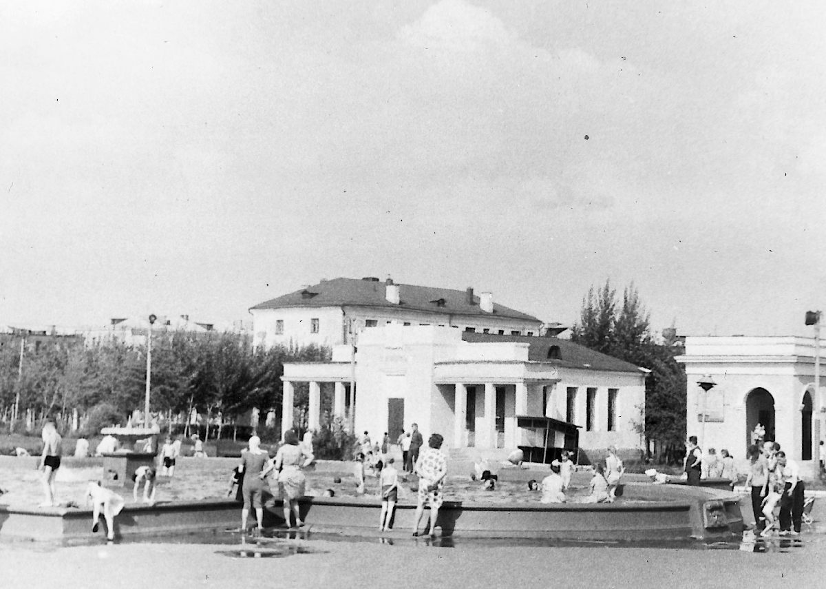 Сначала было Козье поле, затем владимирская ВДНХ, потом парк 850-летия города и Центральный. История одного из любимых мест отдыха во Владимире