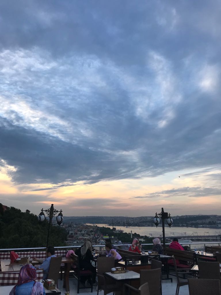 Влада Пайзулаева из Владимира оригинально отметила свой юбилей. Она с шестью подругами отправилась в Грузию, а оттуда в Турцию. Как отрывались девушки - именинница рассказала в интервью