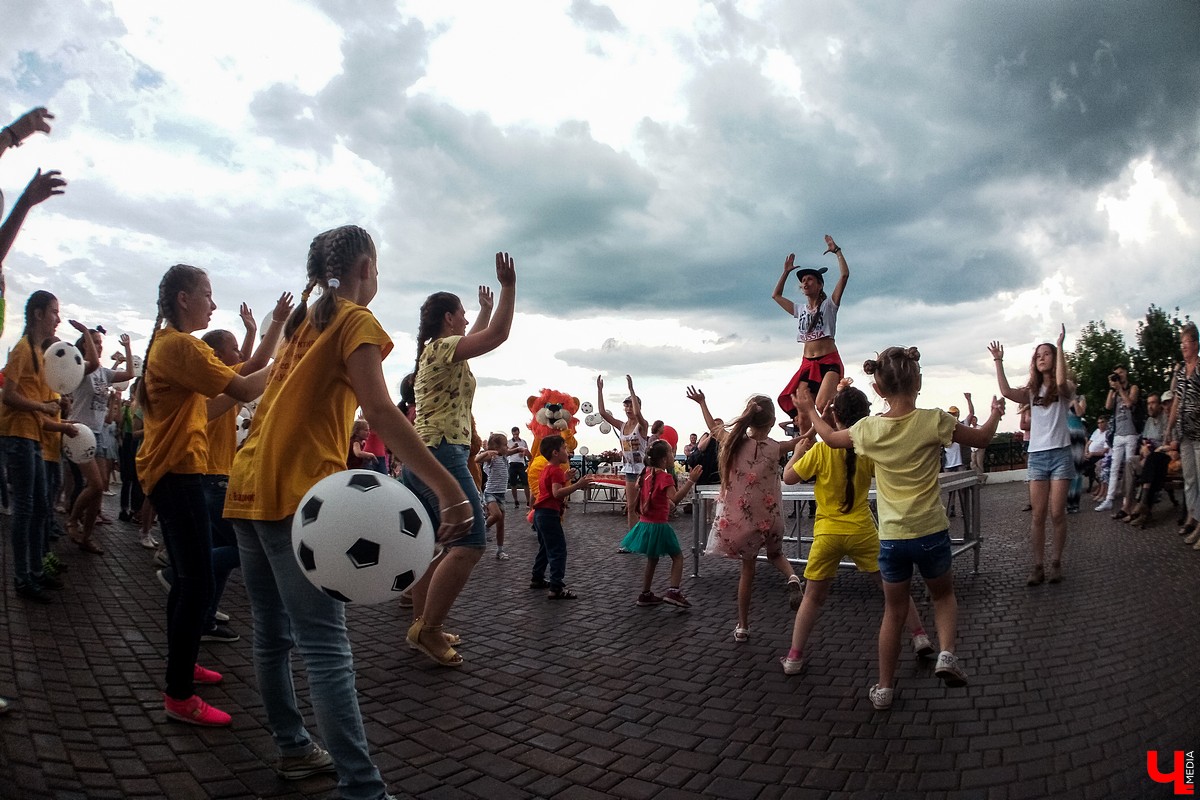 15 июля во Владимире прошел Вишневый спас. В этом году он совпал с окончанием чемпионата мира по футболу, и владимирцы решили отметить это событие по-спортивному
