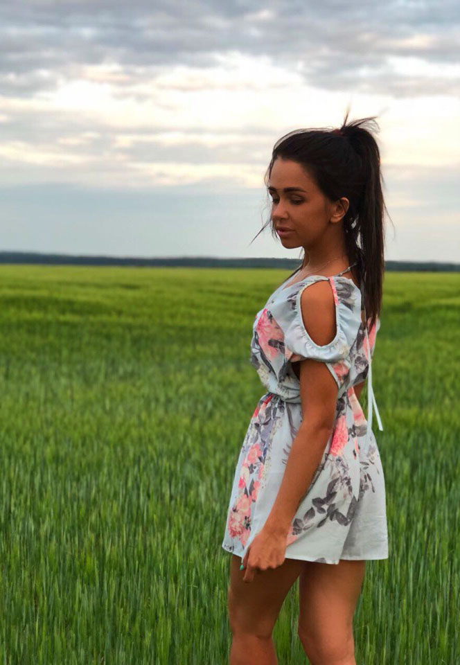 Знакомимся с первой претенденткой на звание “Девушка сентября”. Ее зовут Мария Режевская