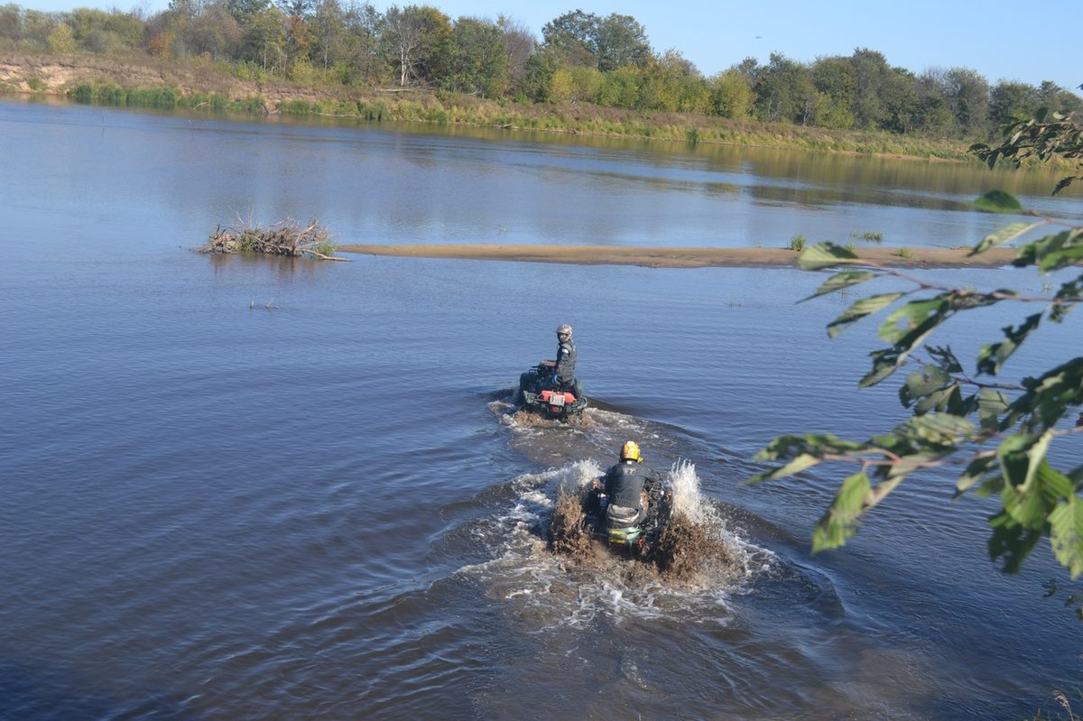 16 сентября состоялись “Мстёрские тропы 2018”. Мотоциклисты соревновались в ориентировании на бездорожье. Приехало 100 участников
