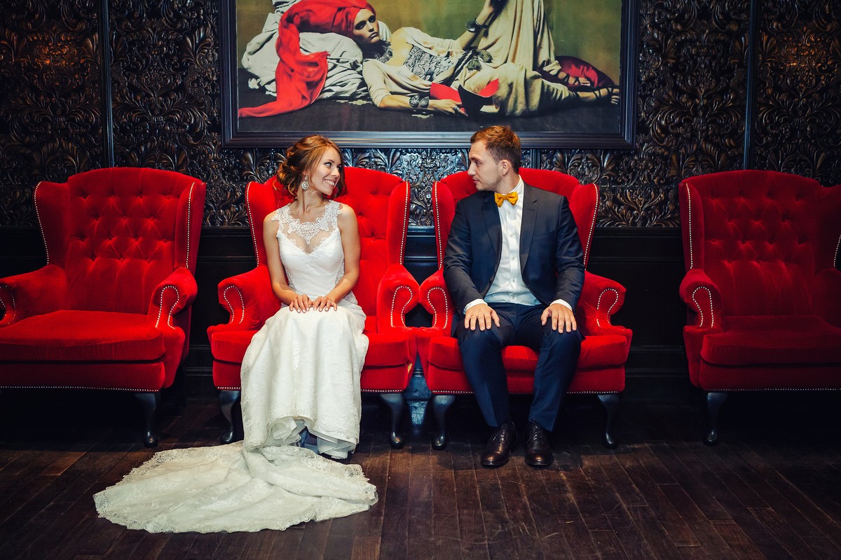 Владимирцы Наталья и Максим Рыжовы поделились с журналистом “Ключ-Медиа” своей историей любви. Максим сделал предложение любимой на 65-м этаже Москва-Сити, а со свадьбы молодожены сразу улетели на другой континент