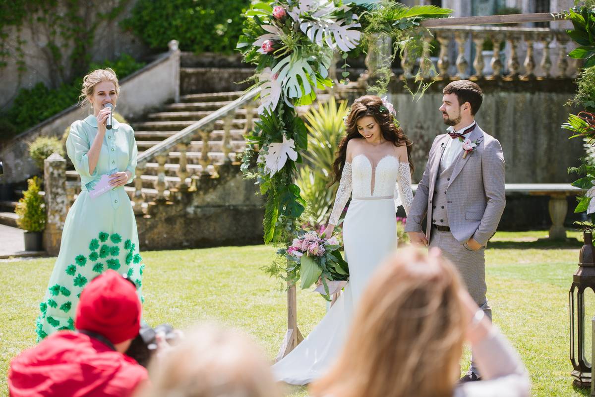 Ведущая Алена Маркелова проводит свадьбы за границей. О секретах своего успеха в свадебном бизнесе она рассказала журналисту “Ключ-Медиа”