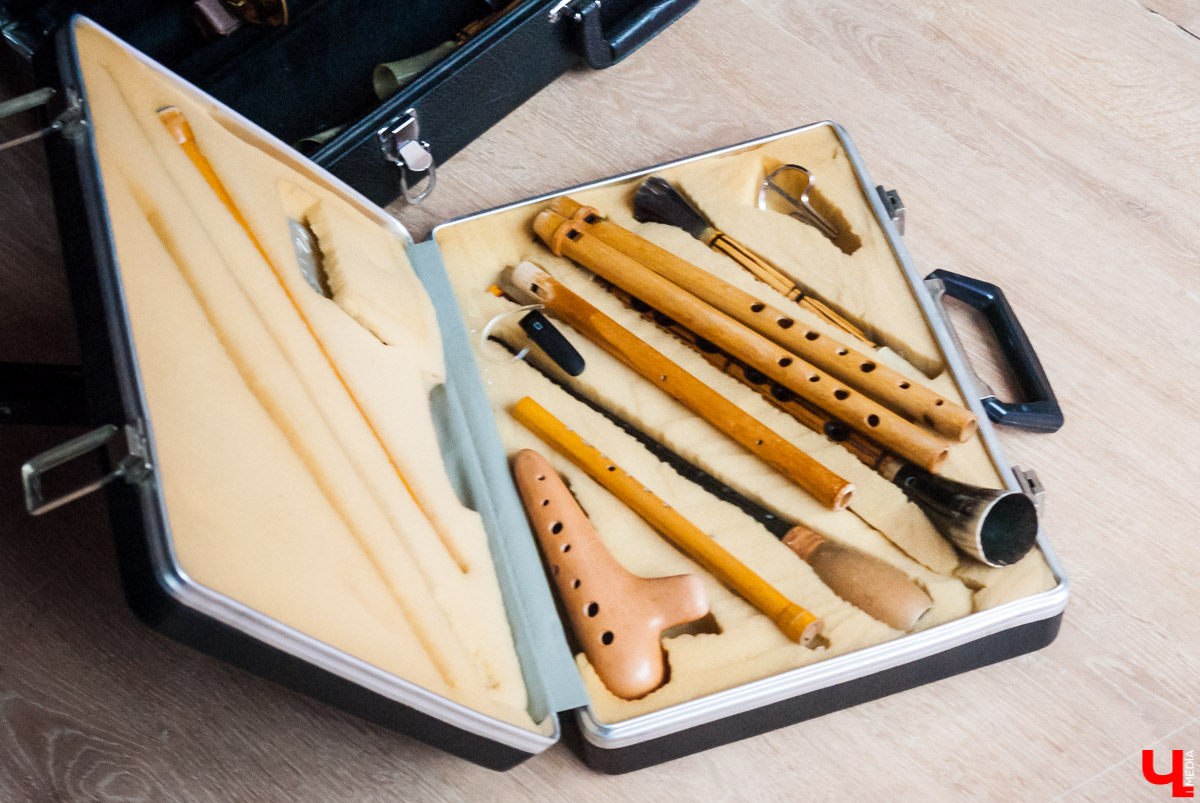 Как звучат уникальные дудки Олега Переверзева