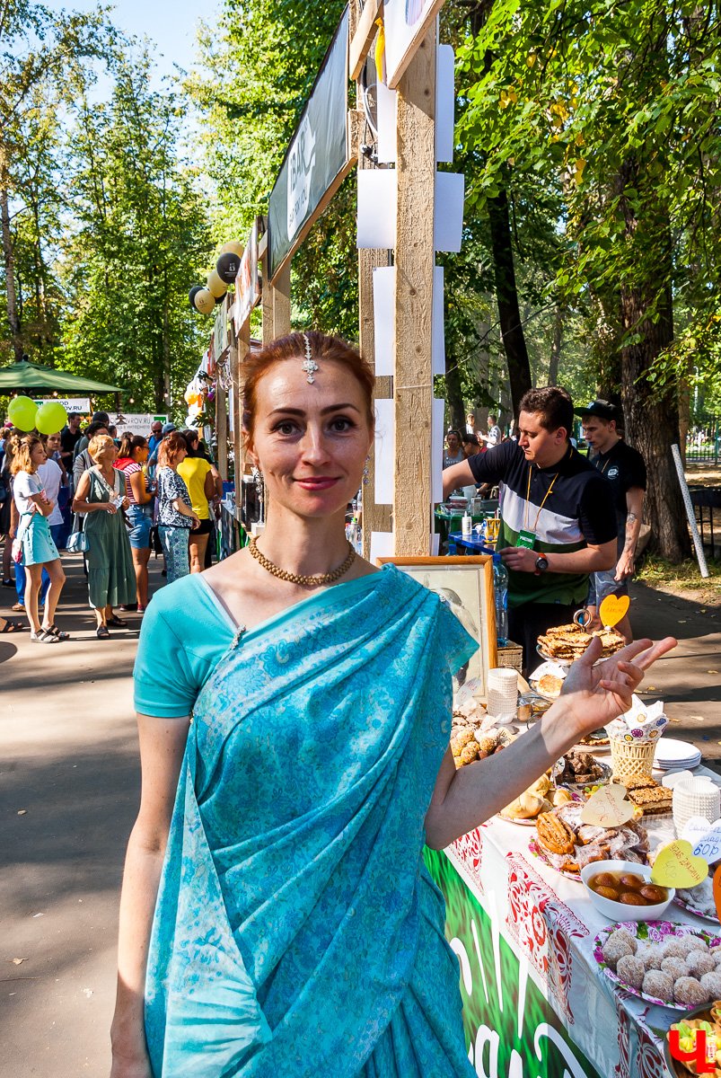 26 августа в Коврове прошёл гастрономический фестиваль «СамБыЕл». В нем приняло участие 7 ресторанов, удивлявших гостей оригинальными блюдами