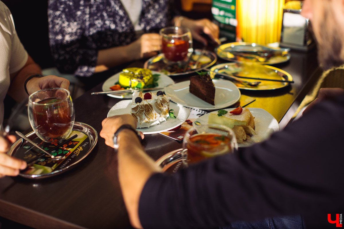 Блогеры из проекта “Инста-ужин” посетили кофейню COFFEESHOP COMPANY во Владимире и попробовали фирменные блюда