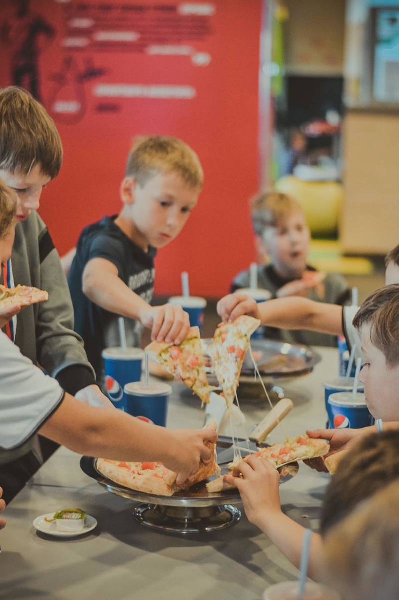 Директор владимирской спортшколы Владимир Исаев сделал прогноз о матче Россия - Хорватия в 1/4 ЧМ по футболу 2018. И рассказал, что владимирские футболисты-юниоры уже готовятся выступить на ЧМ-2022