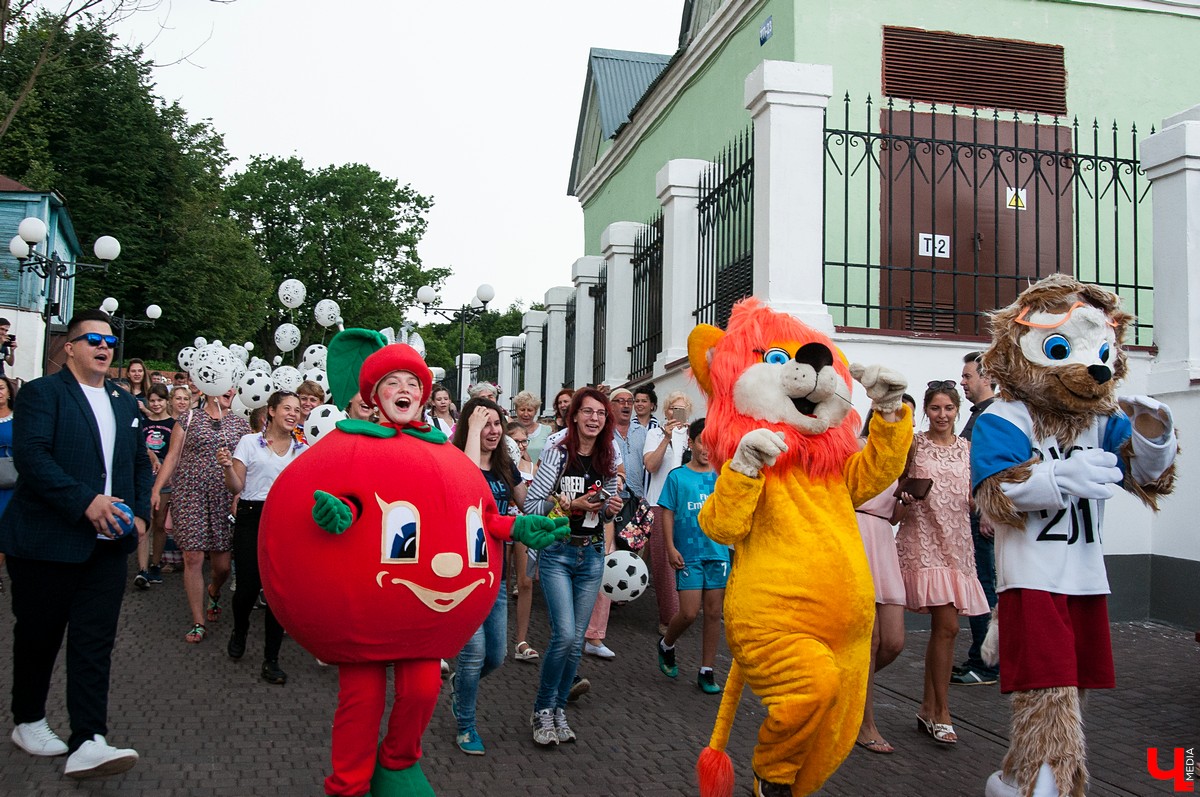 15 июля во Владимире прошел Вишневый спас. В этом году он совпал с окончанием чемпионата мира по футболу, и владимирцы решили отметить это событие по-спортивному