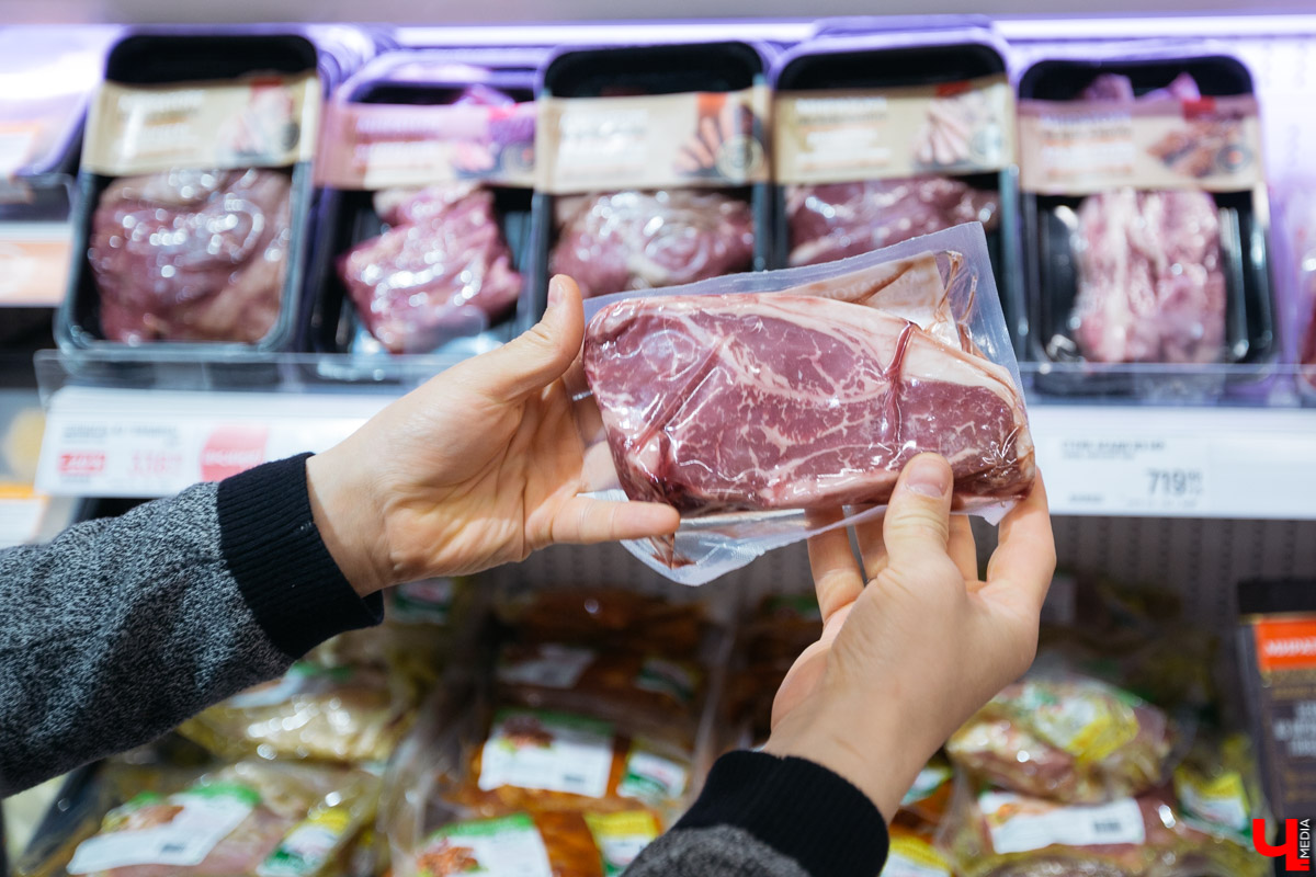 Готовим стейк стриплойн в студии Roulet вместе с шефом Дмитрием Орловским и диджеем Европы плюс Дмитрием Глазковым