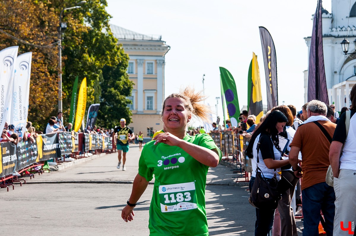 8 сентября во Владимире прошел 2-й полумарафон “Золотые ворота”. В нем приняли участие больше 5500 спортсменов из России, Германии, Мексики, Польши и Южной Африки. Победителей награждала фигуристка Ирина Слуцкая