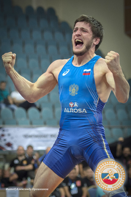 Абуязид Манцигов из Владимира победил на чемпионате России по греко-римской борьбе 2018 года. Спортсмен рассказал корреспонденту “Ключ-Медиа” о решающей схватке, семье и дальнейших планах