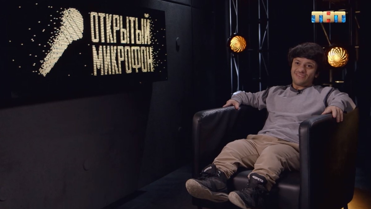 Владимирский комик Александр Петросян выступил на шоу “Открытый микрофон” и попал в команду члена жюри Тимура Каргинова