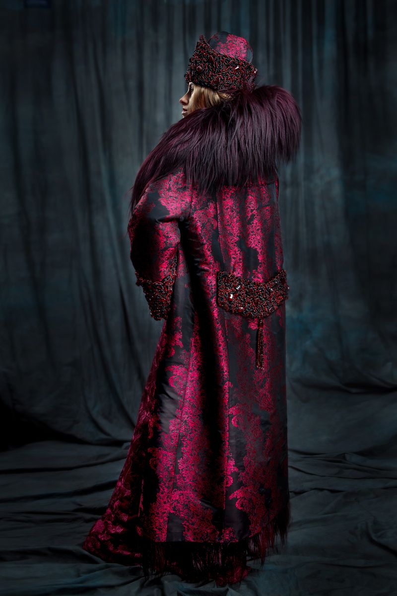 Бордовое платье