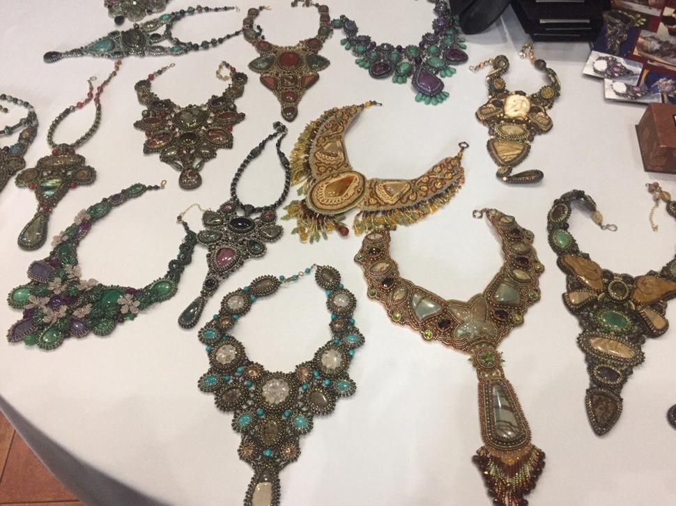 Благородное собрание: владимирская королева, португальский граф и принцесса Индонезии