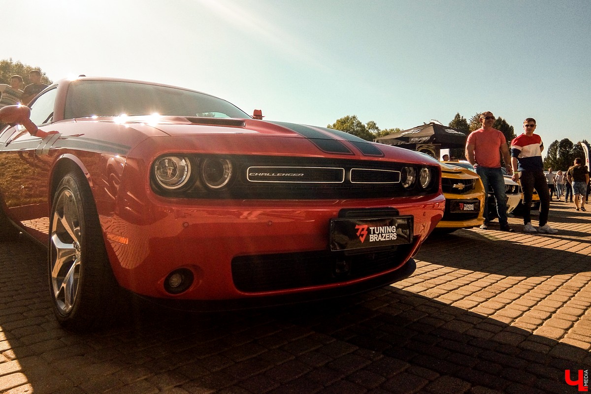 15 и 16 сентября в Суздале прошел фестиваль автомобильного тюнинга Tuning Car Awards. На него съехалось больше 100 машин со всей России