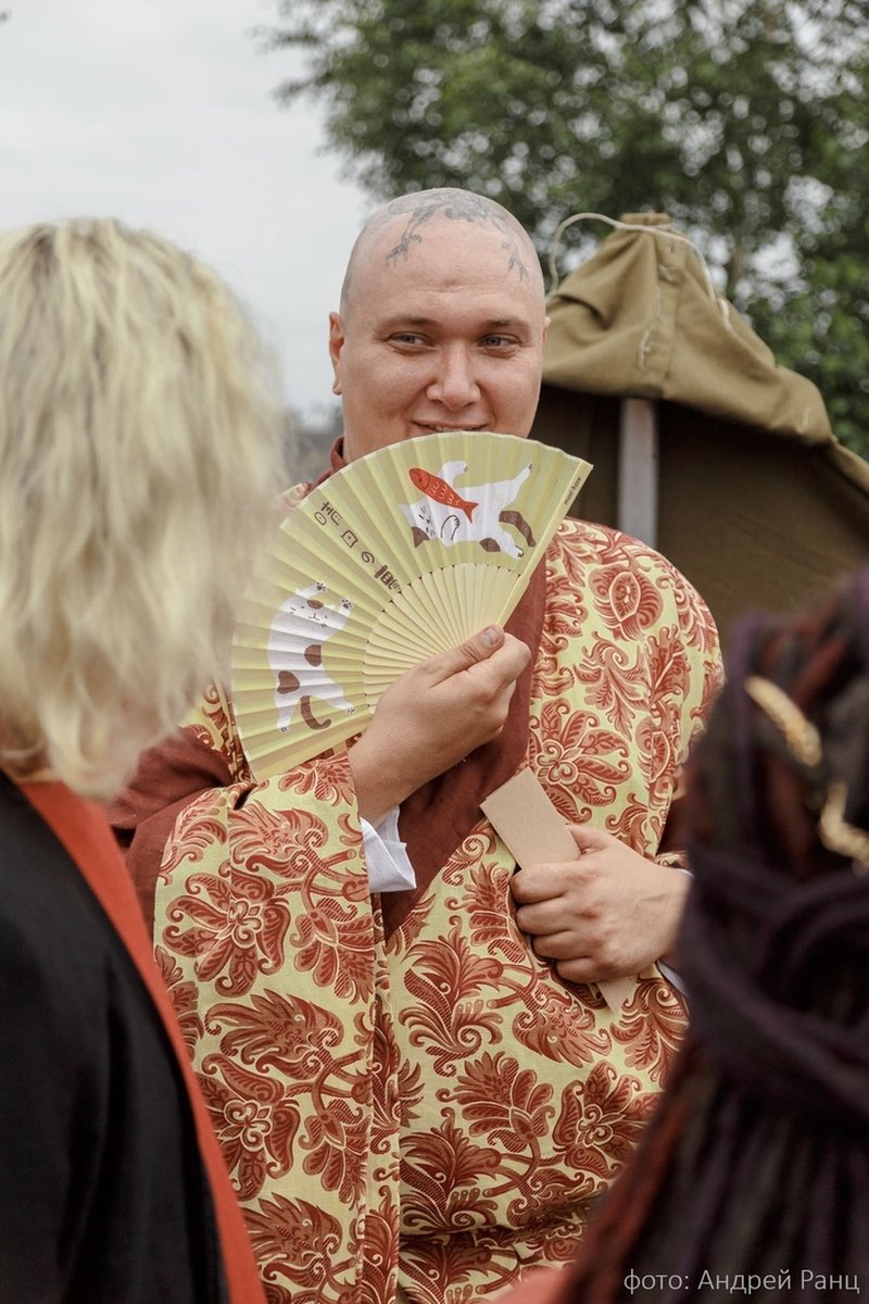 Владимирец Кирилл Николаенко уже 15 лет увлечен ролевыми играми. Что это такое? Чем интересно такое хобби? Насколько затратно? Обо всем этом наш земляк рассказал во время интервью