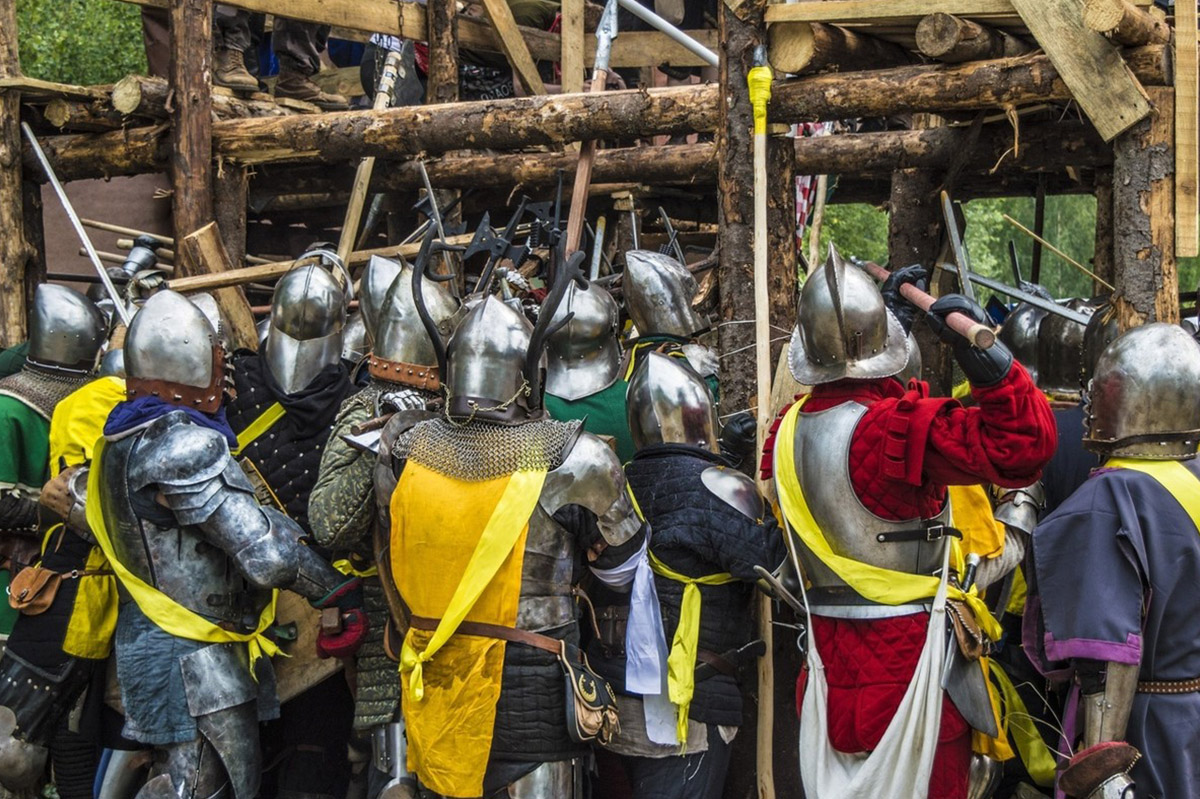 Владимирец Кирилл Николаенко уже 15 лет увлечен ролевыми играми. Что это такое? Чем интересно такое хобби? Насколько затратно? Обо всем этом наш земляк рассказал во время интервью