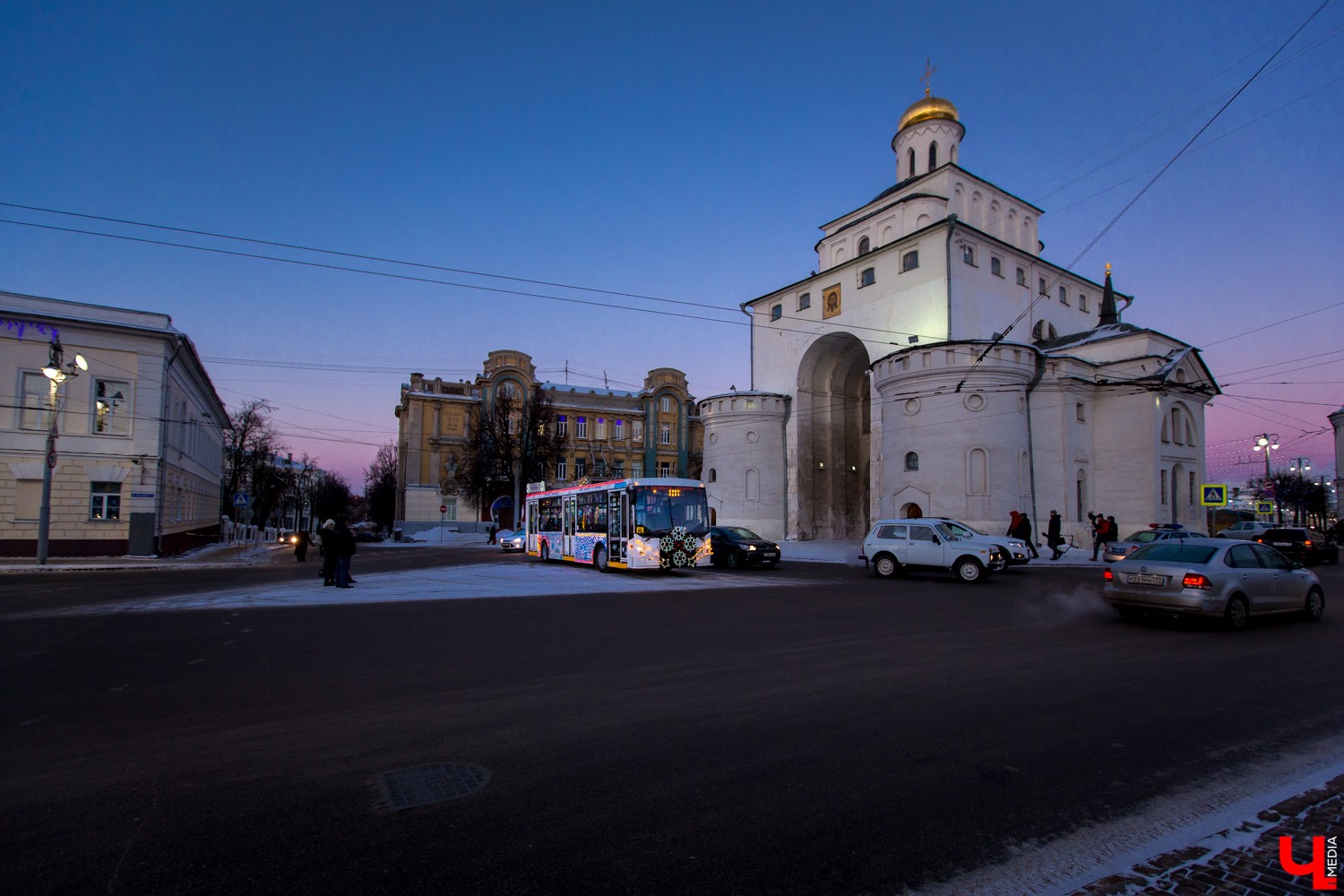 Новогодний троллейбус Новогодний троллейбус