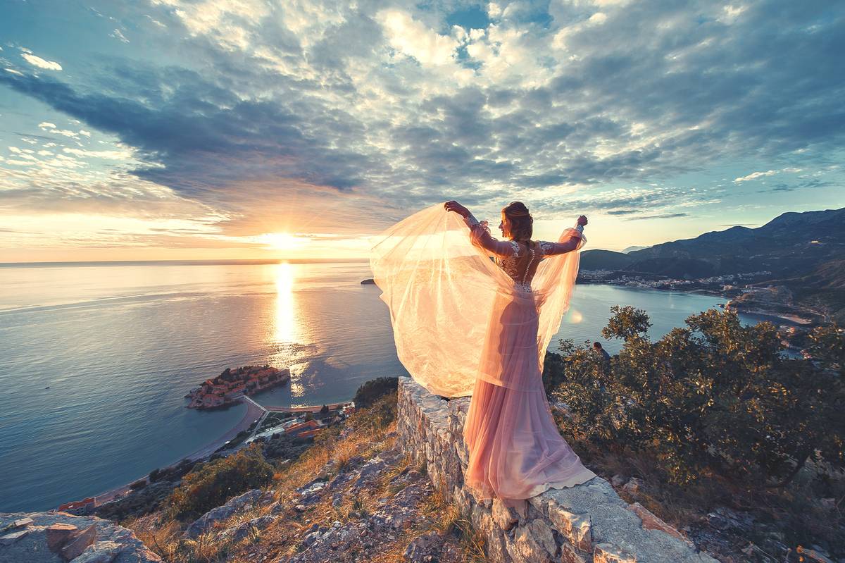 Ведущая Алена Маркелова проводит свадьбы за границей. О секретах своего успеха в свадебном бизнесе она рассказала журналисту “Ключ-Медиа”