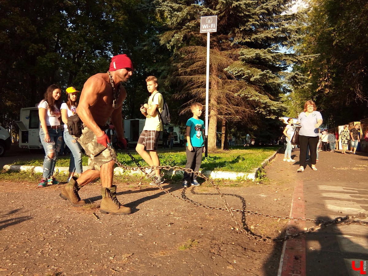 7-8 сентября в Суздале прошел третий фестиваль «Медовуха Fest». В 2018 году медовары привезли ставленый мед, сбитень, безалкогольную медовуху и травяные настои