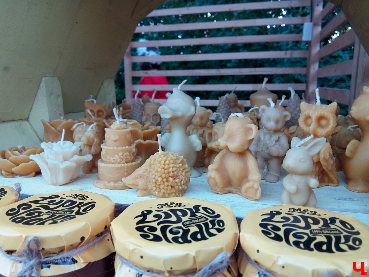 7-8 сентября в Суздале прошел третий фестиваль «Медовуха Fest». В 2018 году медовары привезли ставленый мед, сбитень, безалкогольную медовуху и травяные настои