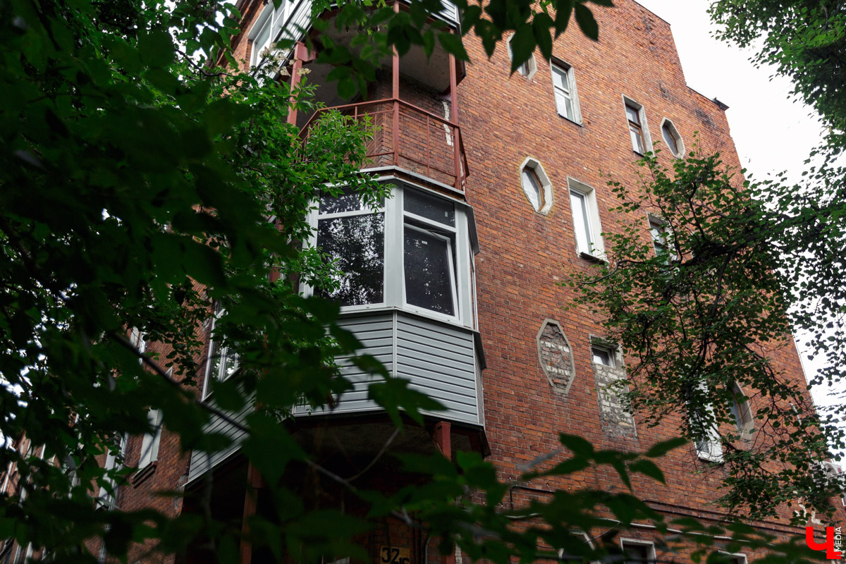 Корреспондент “Ключ-Медиа” прогулялась по улице Северной с двумя жительницами Владимира. Жена и мама малыша, а также не обремененная семейными обязательствами молодая девушка - обе высказали свою точку зрения о жизни в этом районе