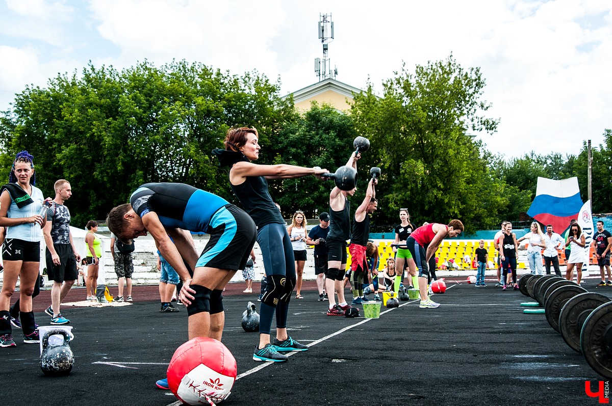 14 июля во Владимире на стадионе “Лыбедь” прошёл ежегодный чемпионат по кроссфиту “РОСИЧ 2018”. В этот раз организаторы выбрали несколько командных комплексов, с которыми может справиться спортсмен любой подготовки