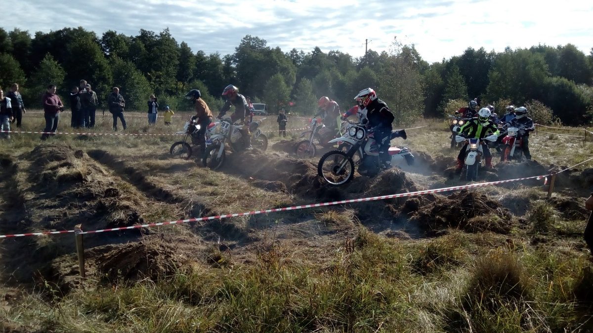 16 сентября состоялись “Мстёрские тропы 2018”. Мотоциклисты соревновались в ориентировании на бездорожье. Приехало 100 участников