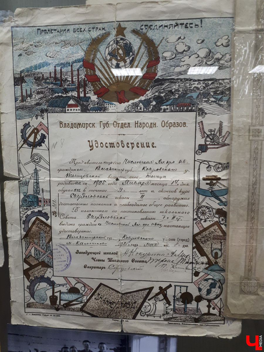 К началу нового учебного года 2018-2019 мы подготовили экскурс в историю владимирской системы образования. Чему учили 200 лет назад, что со временем менялось, и какими были школы в советские годы