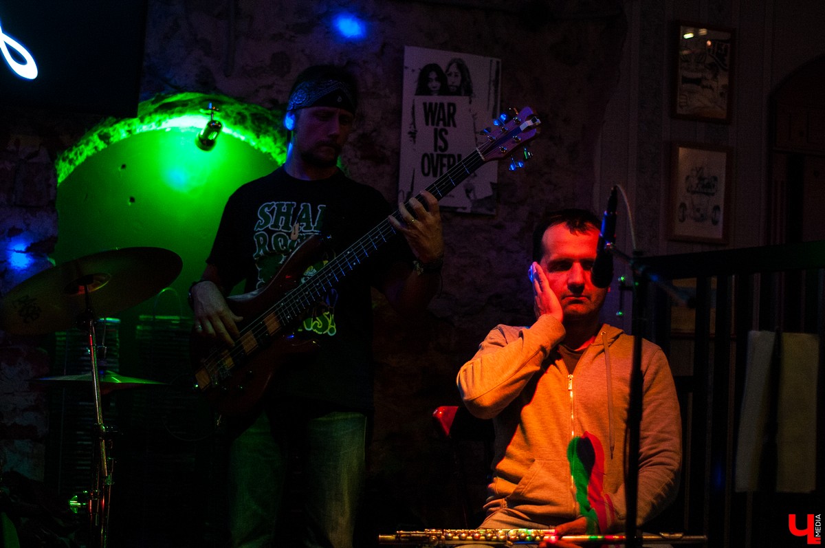 30 сентября во Владимире прошел фестиваль экспериментальной музыки Babooinumfest. В нем приняли участие команды из Владимира и Санкт-Петербурга