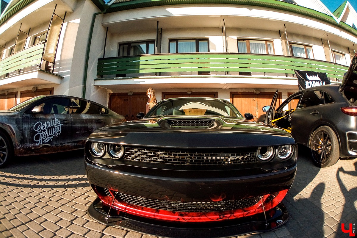 15 и 16 сентября в Суздале прошел фестиваль автомобильного тюнинга Tuning Car Awards. На него съехалось больше 100 машин со всей России