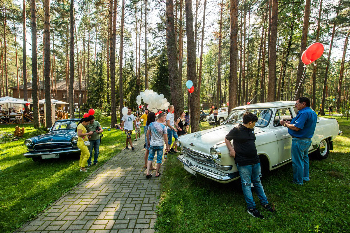 8 сентября в эко-отеле “ВеЛес” пройдет ежегодная выставка - «Ретро-гараж». На ней будут представлены раритетные винтажные автомобили, велосипеды и мотоциклы из частных коллекций