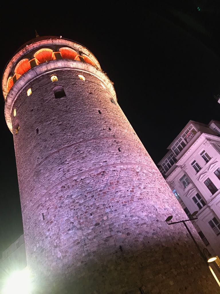 Влада Пайзулаева из Владимира оригинально отметила свой юбилей. Она с шестью подругами отправилась в Грузию, а оттуда в Турцию. Как отрывались девушки - именинница рассказала в интервью