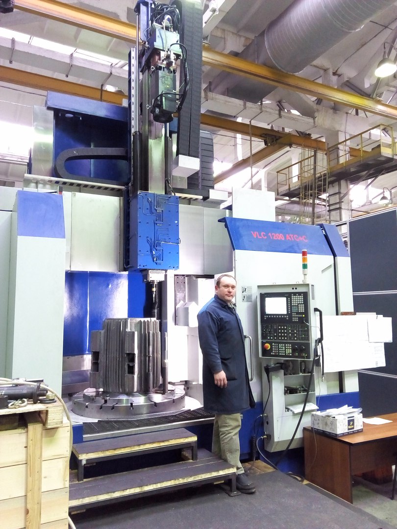 Константин Астахов работает инженером по конструкторско-технологическому сопровождению новых разработок. Он внедряет новые технологии изготовления деталей и узлов электродвигателей. Налаживает станки ЧПУ для производства этих деталей