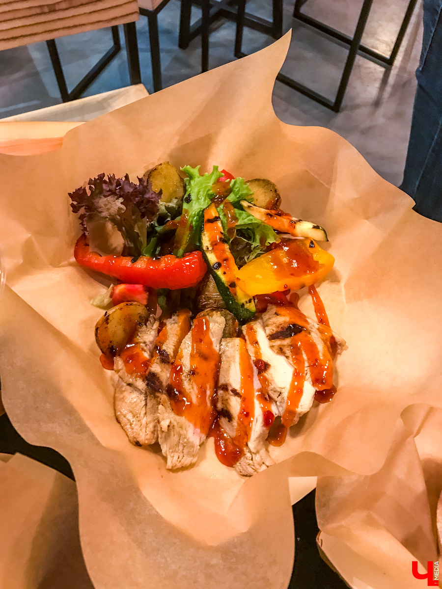 Журналист Ключ-Медиа побывала в ресторане Ольги Бузовой, оценила интерьер и узнала, что там за салаты такие подают под названием “Мало половин” и “Бузцезарь”