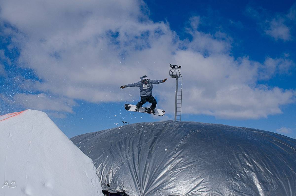 Гигантская подушка Big Air установлена на Красной горке