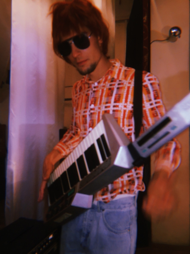 Группа “Море” сняла новый клип в “советском стиле”. 9-минутный ролик рассказывает историю о непредсказуемой женской природе. В съемках приняли участие порядка 40 человек