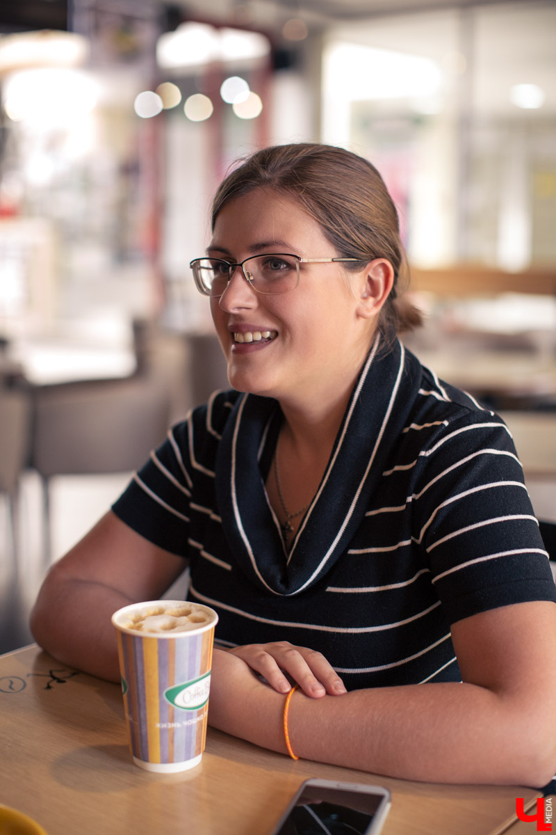 Сценарист Светлана Пугачева рассказала, как в России снимают кино, откуда в фильмах берутся киноляпы и боится ли она попасть в обзор к Badcomedian