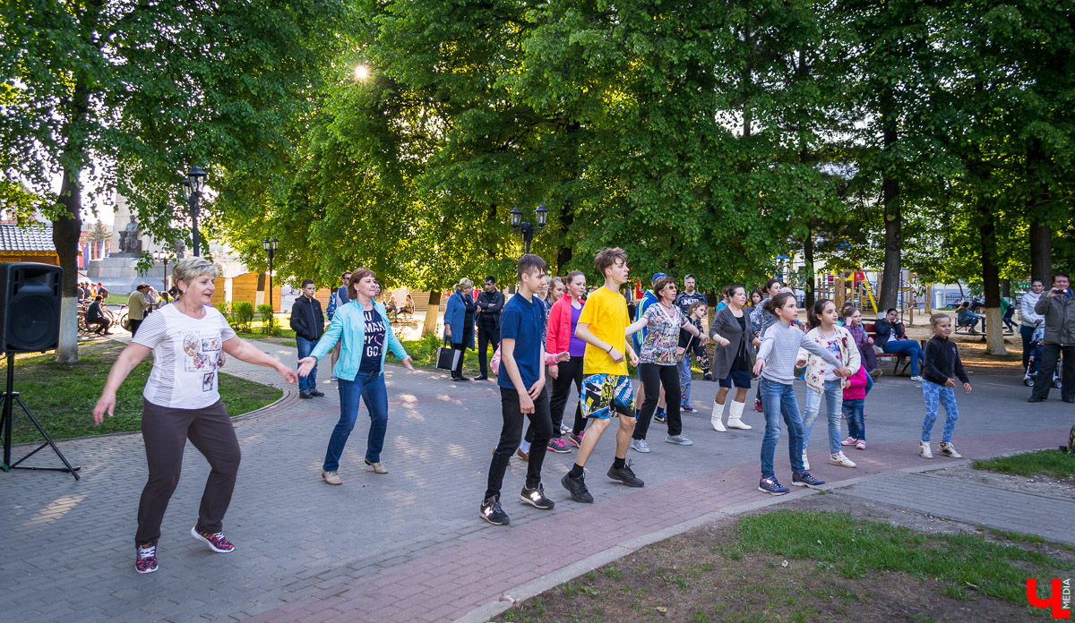 Зумба-фитнес в «Липках»: танцы на свежем воздухе