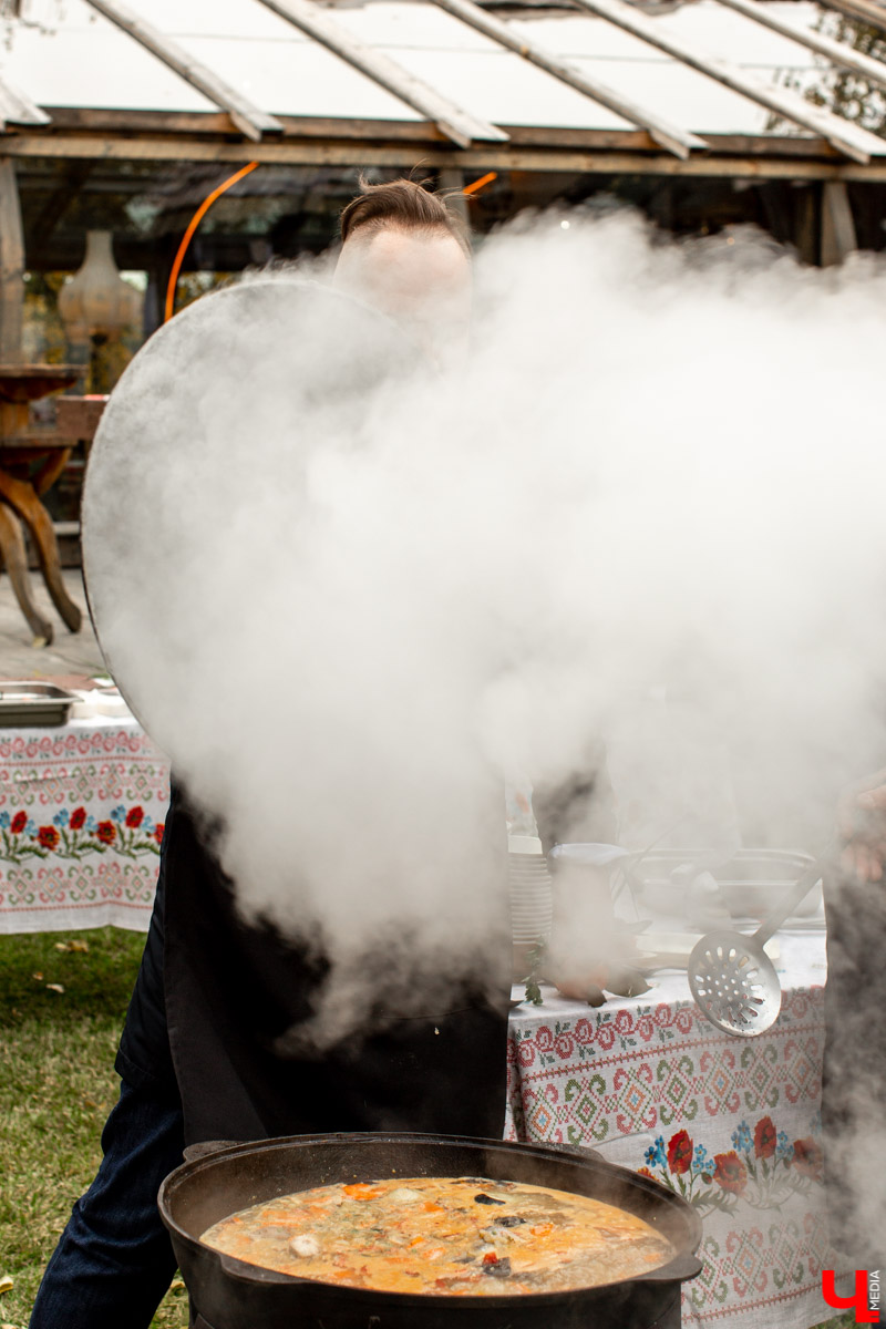 Новый ресторан «Лепота» с самой большой жаровней в Суздале жарит, парит и коптит все виды мяса