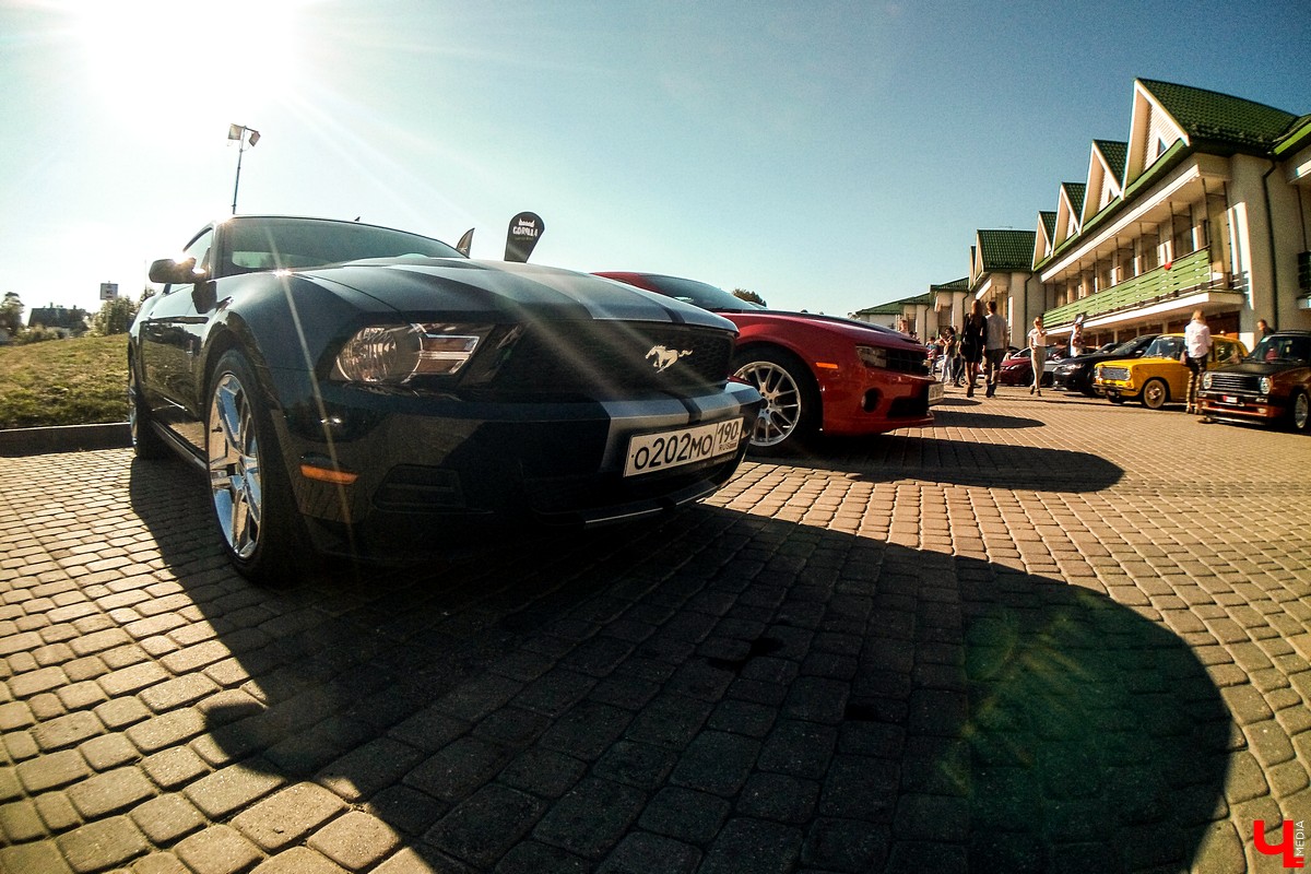 15 и 16 сентября в Суздале прошел фестиваль автомобильного тюнинга Tuning Car Awards. На него съехалось больше 100 машин со всей России